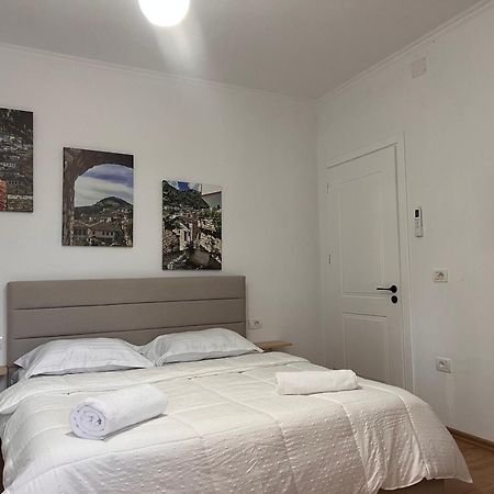 Hotel Villa Edis Berat Esterno foto