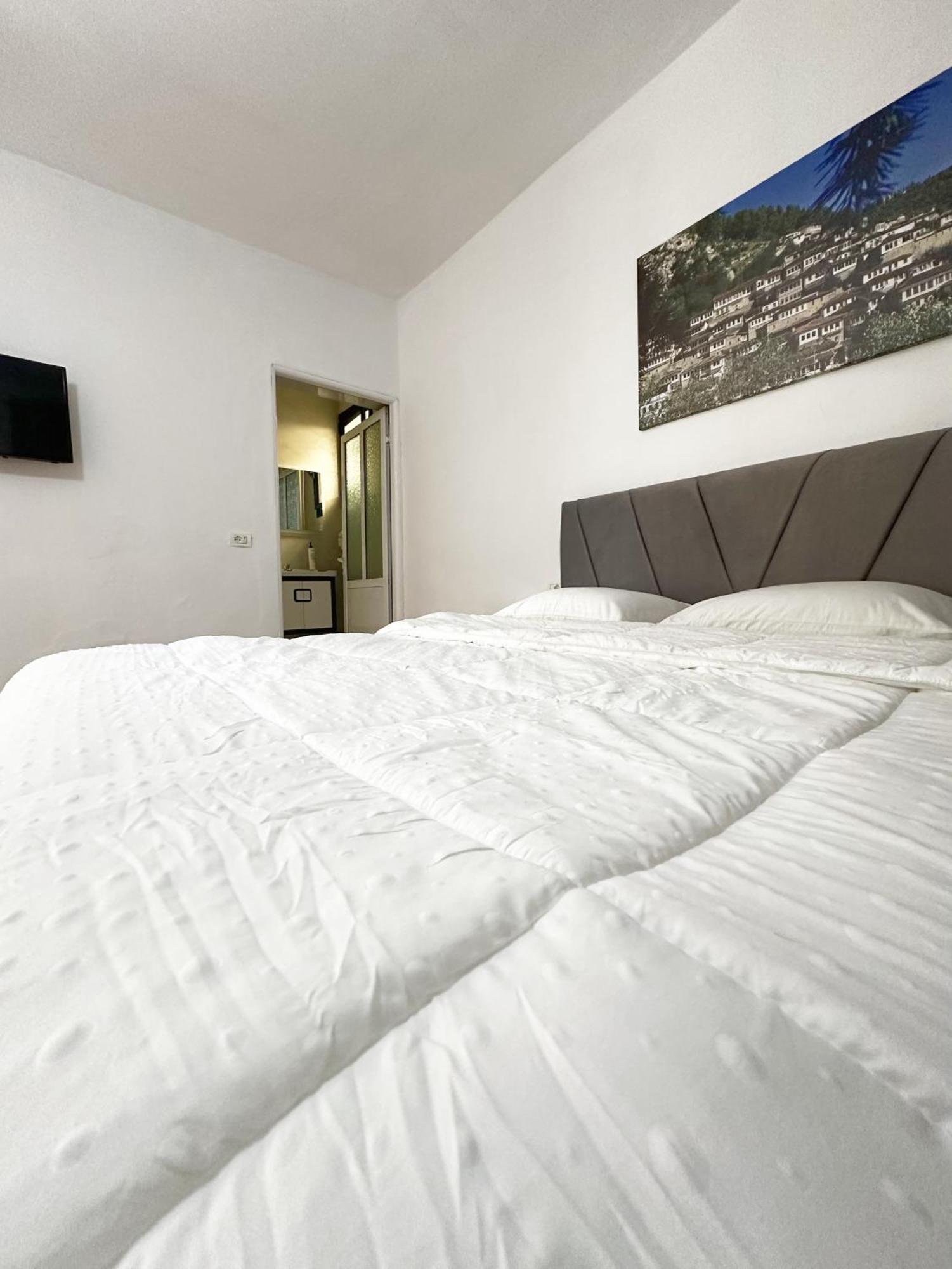 Hotel Villa Edis Berat Esterno foto
