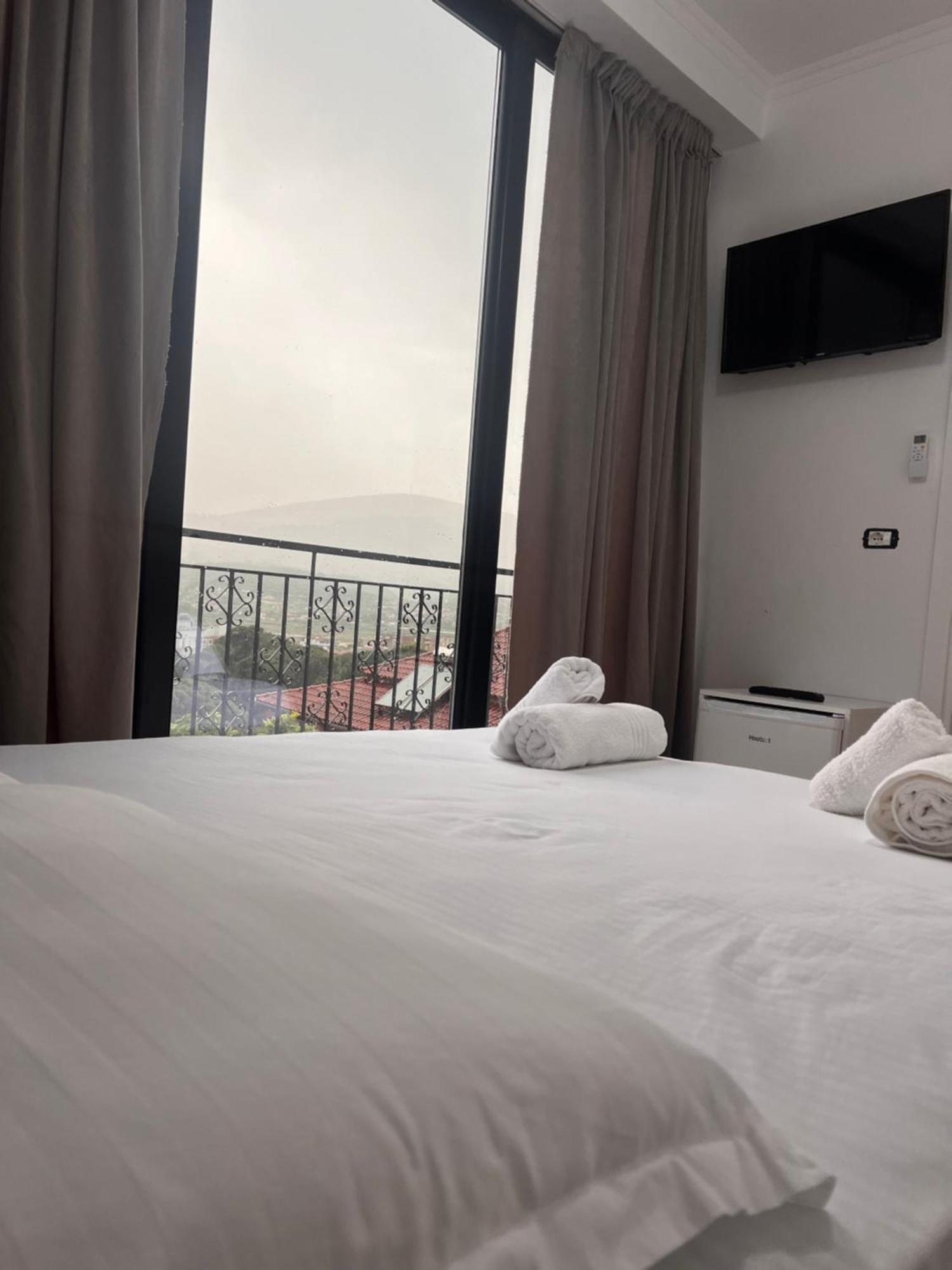 Hotel Villa Edis Berat Esterno foto